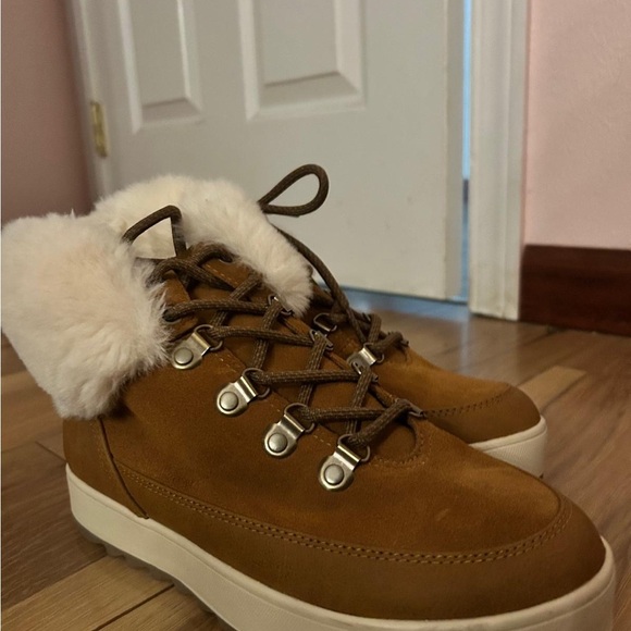 Koolaburra Shoes - Koolaburra Brown and Cream Winter Boots with Suede Finish